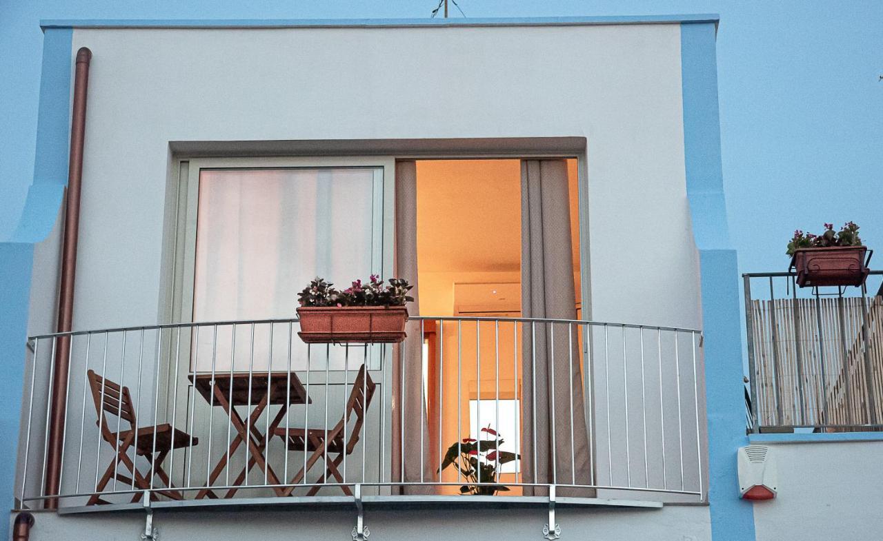 マリーナ・ディ・マンカヴェルサ La Scalinata Bed & Breakfast エクステリア 写真